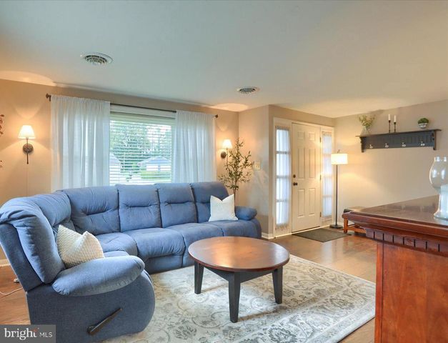 820 W MAPLE ST, Palmyra, PA 17078