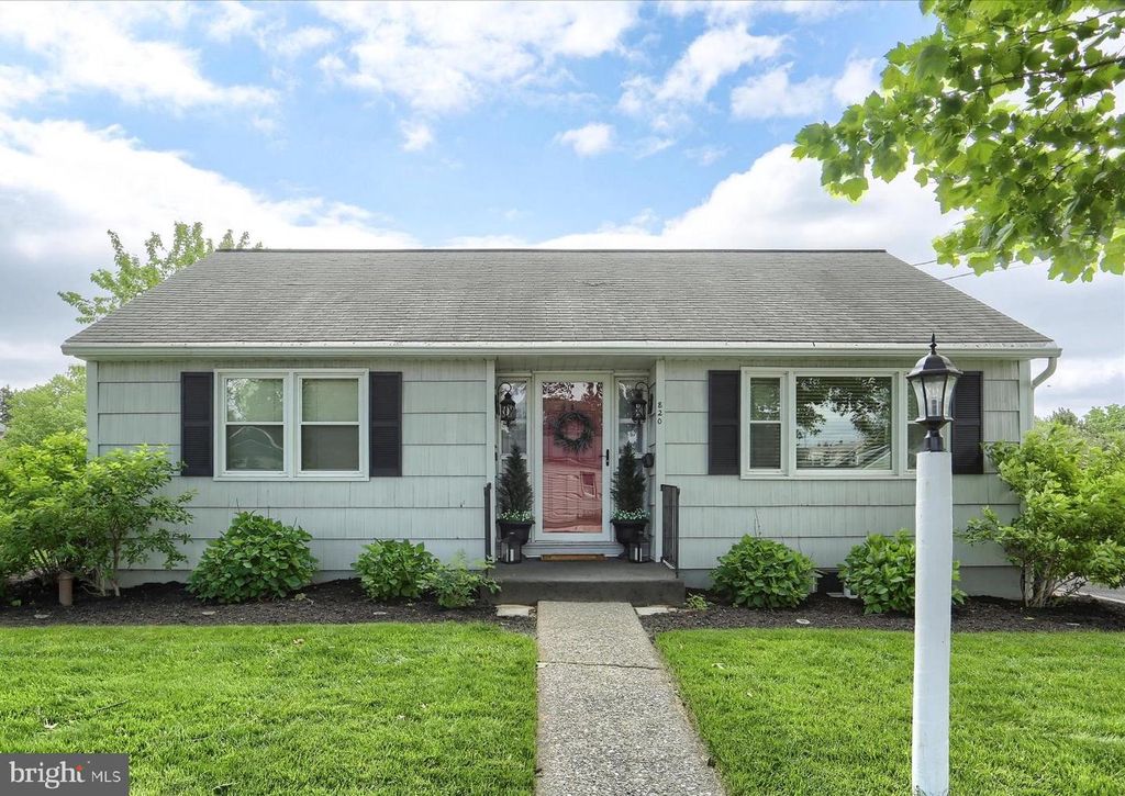 820 W MAPLE ST, Palmyra, PA 17078