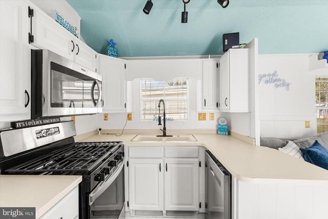 172 OCEAN OVAL CIR, Berlin, MD 21811