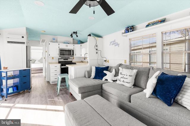 172 OCEAN OVAL CIR, Berlin, MD 21811