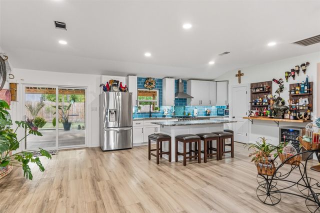 110 S 4th Street, Conroe, TX 77301