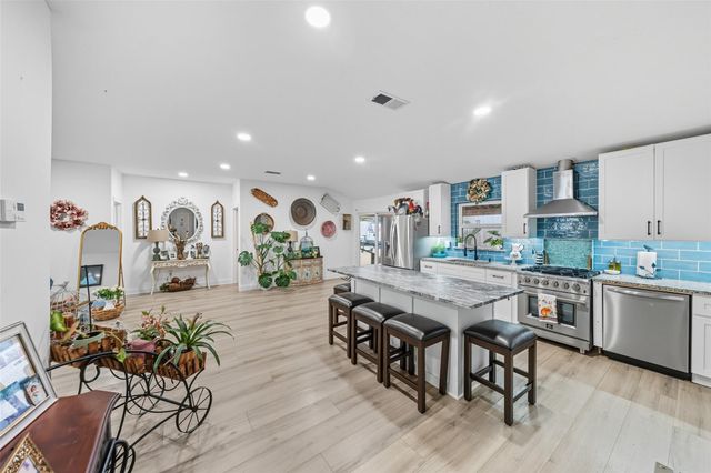 110 S 4th Street, Conroe, TX 77301