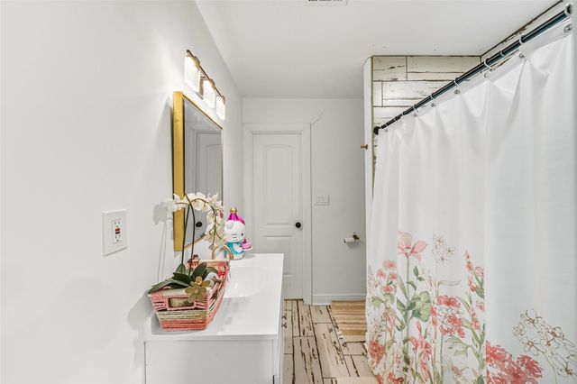 110 S 4th Street, Conroe, TX 77301