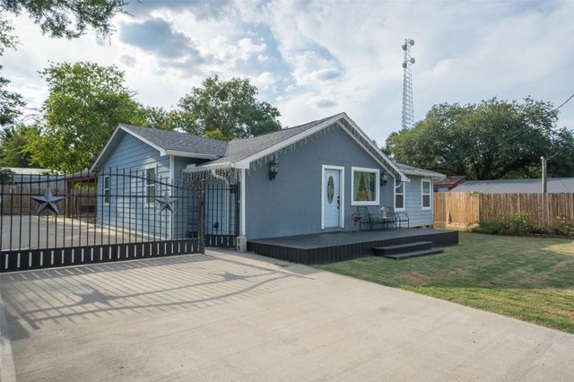 110 S 4th Street, Conroe, TX 77301