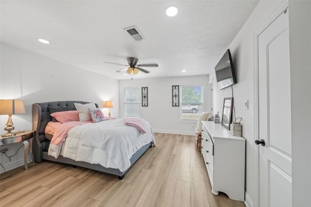 110 S 4th Street, Conroe, TX 77301