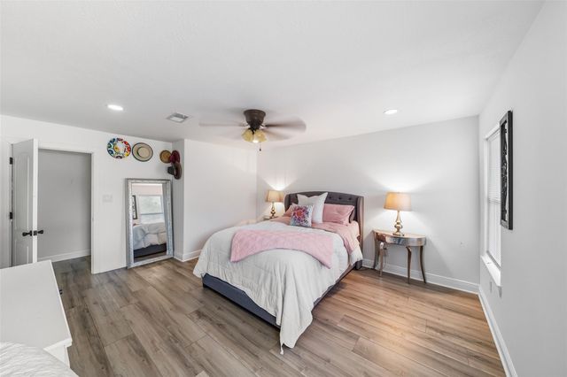 110 S 4th Street, Conroe, TX 77301