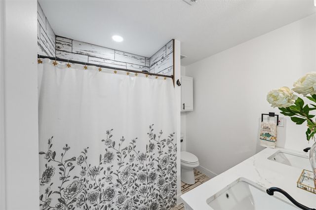 110 S 4th Street, Conroe, TX 77301