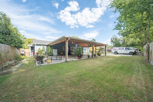 110 S 4th Street, Conroe, TX 77301