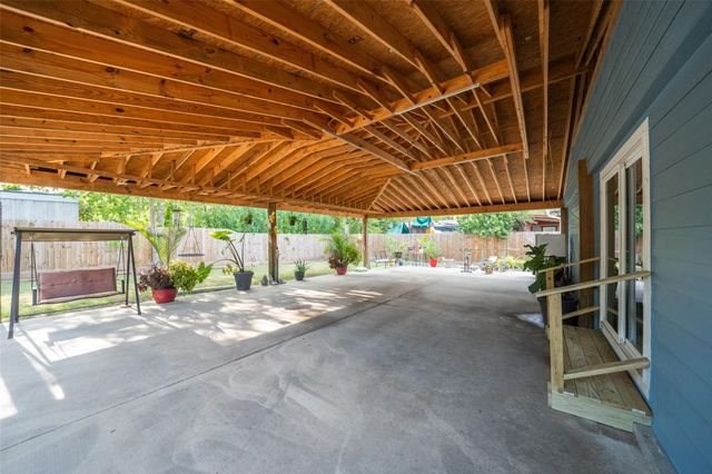 110 S 4th Street, Conroe, TX 77301