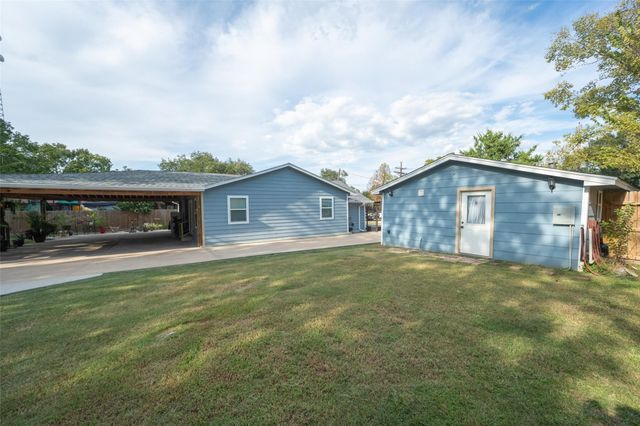 110 S 4th Street, Conroe, TX 77301