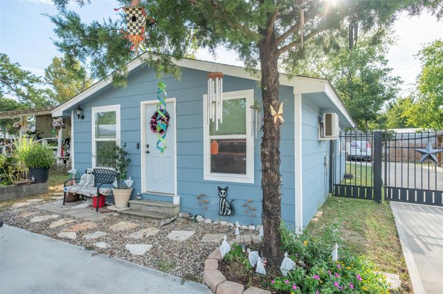 110 S 4th Street, Conroe, TX 77301