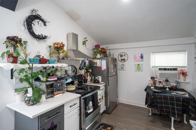 110 S 4th Street, Conroe, TX 77301