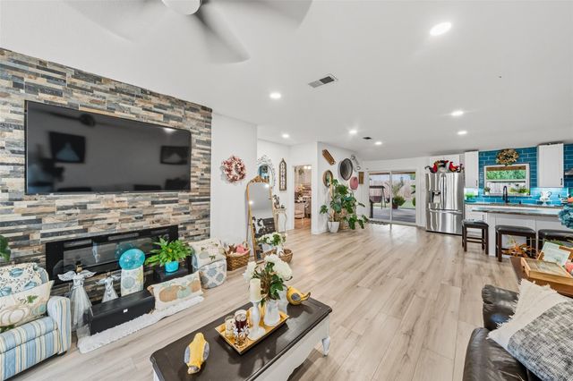 110 S 4th Street, Conroe, TX 77301