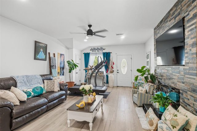 110 S 4th Street, Conroe, TX 77301