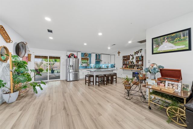 110 S 4th Street, Conroe, TX 77301