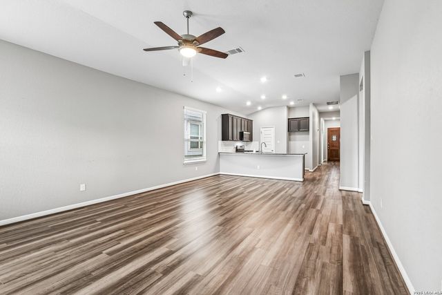 4927 Ranahan Pass, St.hedwig, TX 78152