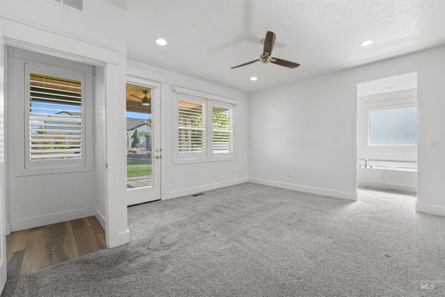 418 Fox Lantern Ct, Middleton, ID 83644