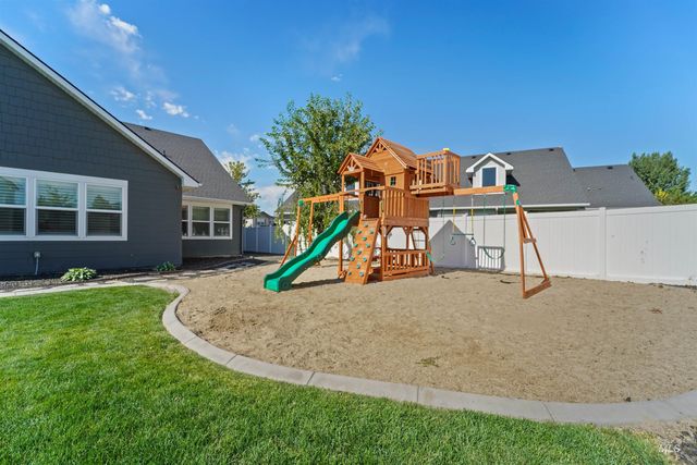 418 Fox Lantern Ct, Middleton, ID 83644