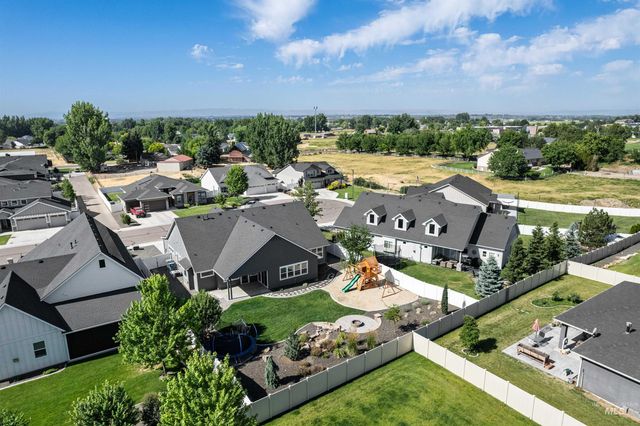 418 Fox Lantern Ct, Middleton, ID 83644