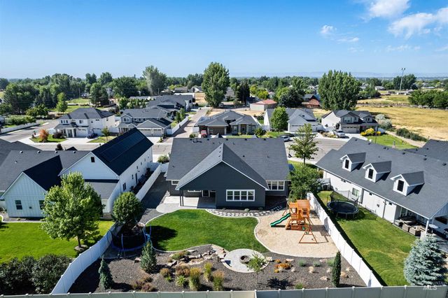 418 Fox Lantern Ct, Middleton, ID 83644