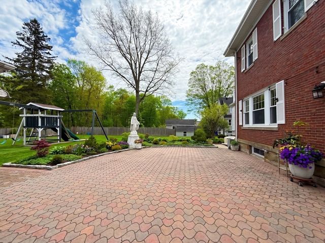 115 Hawthorn Rd, Braintree, MA 02184