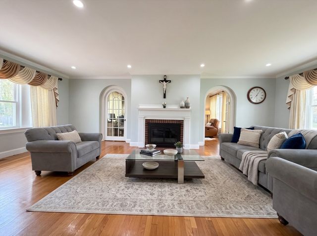 115 Hawthorn Rd, Braintree, MA 02184