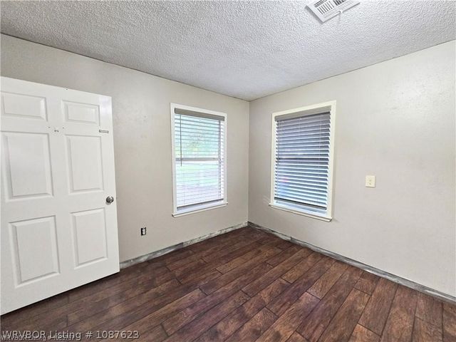 1005 Highway 96 SW, Lavaca, AR 72941