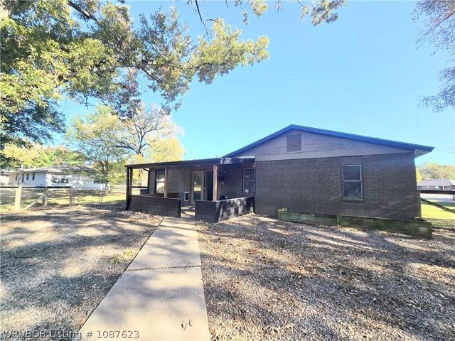 1005 Highway 96 SW, Lavaca, AR 72941