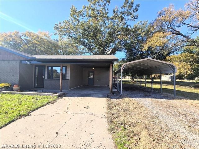 1005 Highway 96 SW, Lavaca, AR 72941