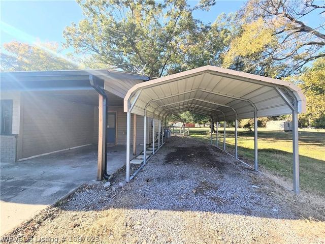 1005 Highway 96 SW, Lavaca, AR 72941