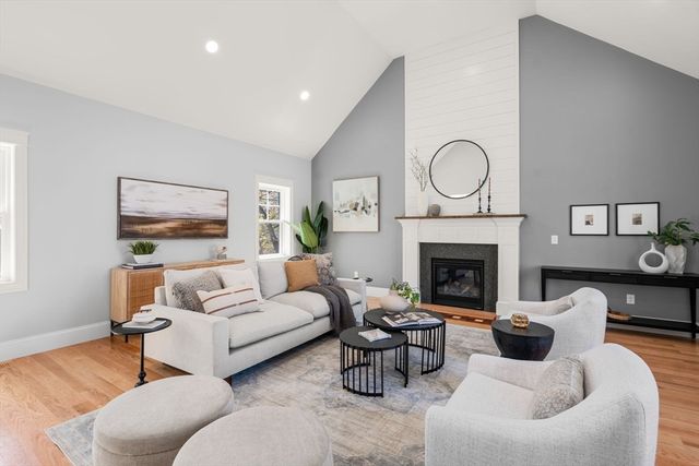 18 Druid Hill, Burlington, MA 01803