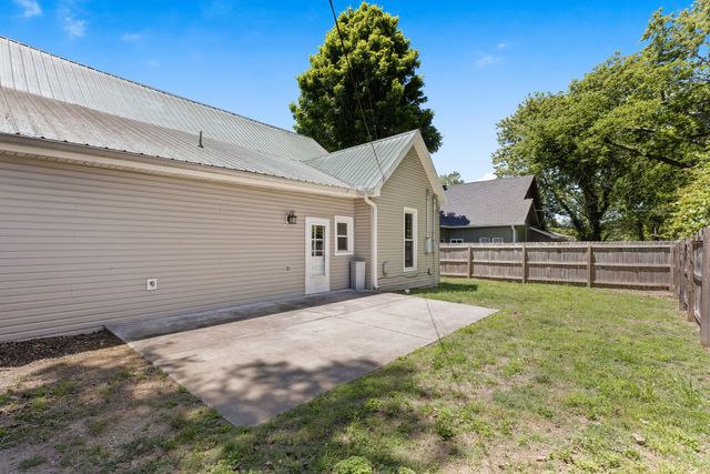 610 E Main St, Watertown, TN 37184