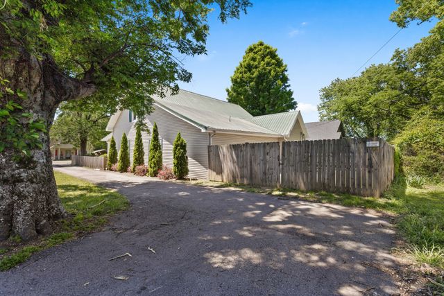 610 E Main St, Watertown, TN 37184
