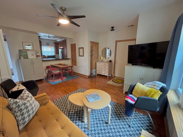 4411 N Sacramento Avenue 1, Chicago, IL 60625