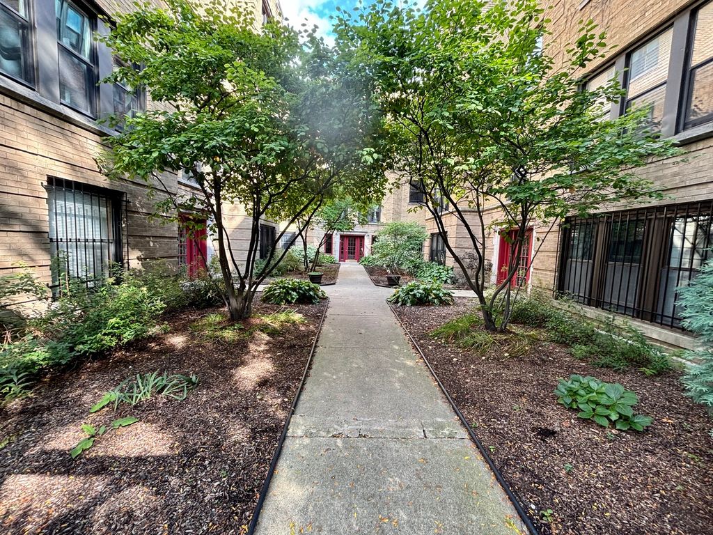 4411 N Sacramento Avenue 1, Chicago, IL 60625