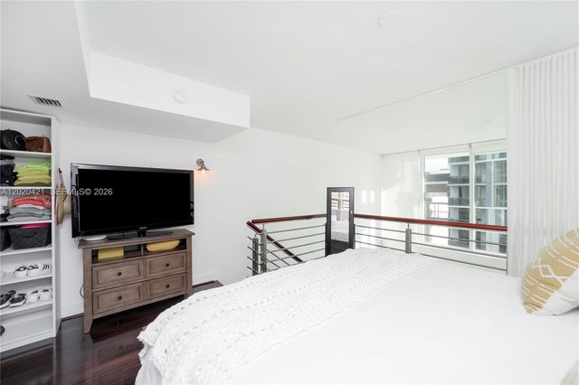 41 SE 5th St 704, Miami, FL 33131