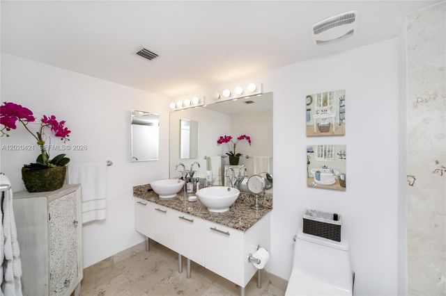41 SE 5th St 704, Miami, FL 33131