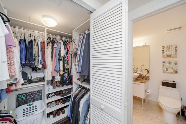 41 SE 5th St 704, Miami, FL 33131
