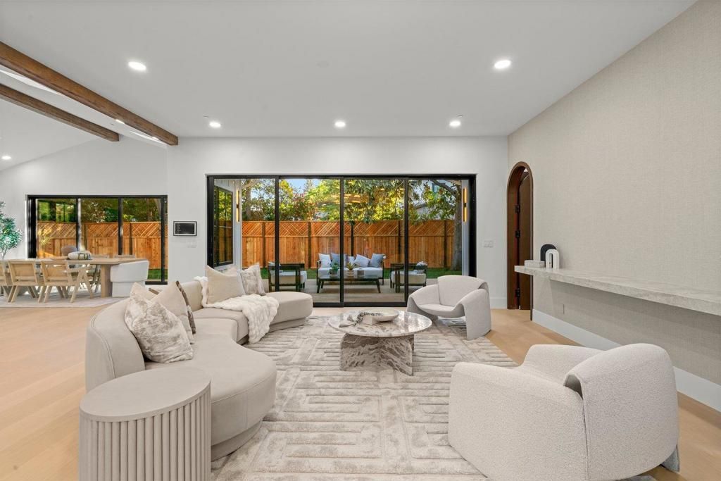 Image 11 of property listing at 15 San Juan Avenue, Menlo Park, CA 94025