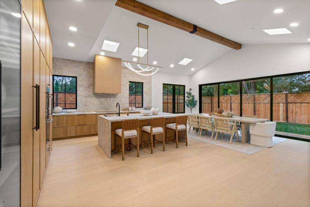 Image 17 of property listing at 15 San Juan Avenue, Menlo Park, CA 94025