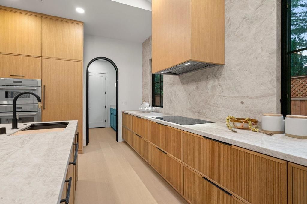 Image 19 of property listing at 15 San Juan Avenue, Menlo Park, CA 94025