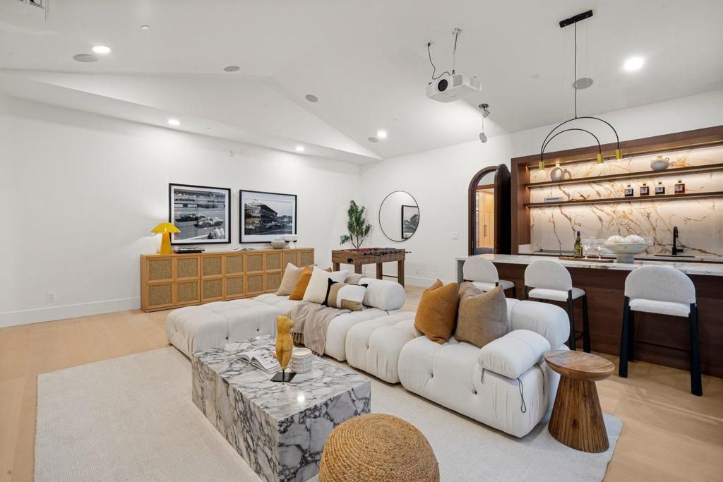 Image 24 of property listing at 15 San Juan Avenue, Menlo Park, CA 94025