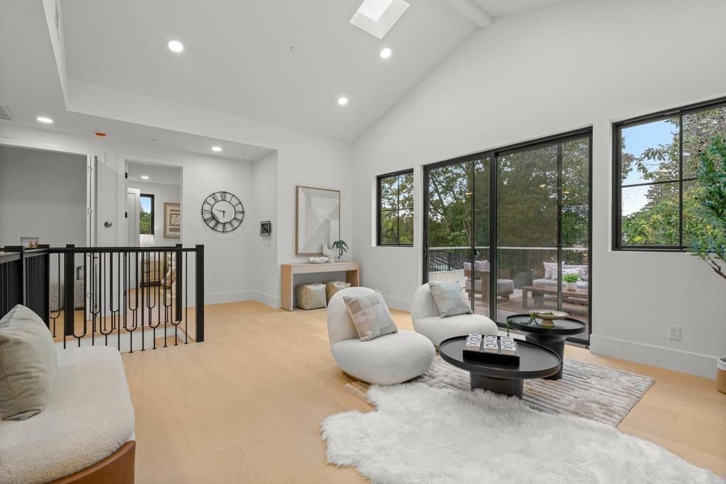 Image 28 of property listing at 15 San Juan Avenue, Menlo Park, CA 94025