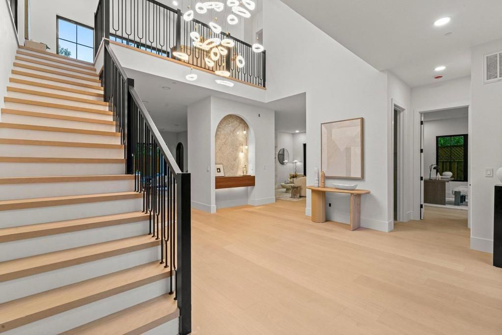 Image 3 of property listing at 15 San Juan Avenue, Menlo Park, CA 94025