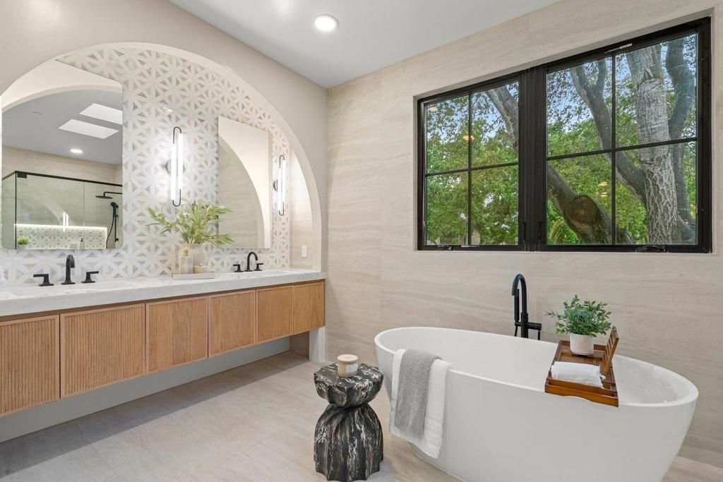 Image 32 of property listing at 15 San Juan Avenue, Menlo Park, CA 94025