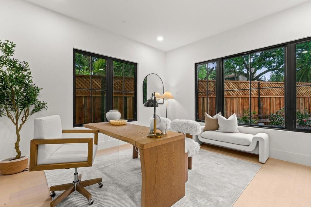 Image 6 of property listing at 15 San Juan Avenue, Menlo Park, CA 94025