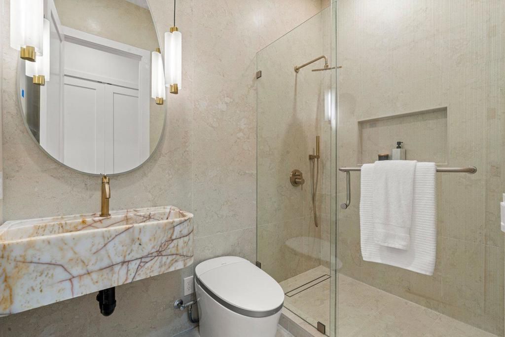 Image 8 of property listing at 15 San Juan Avenue, Menlo Park, CA 94025