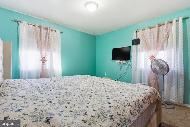 2752 WINDSOR DR, Bensalem, PA 19020