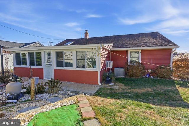 2752 WINDSOR DR, Bensalem, PA 19020