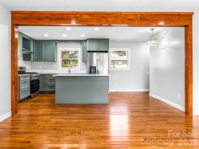 2 Oakland Street, Weaverville, NC 28787